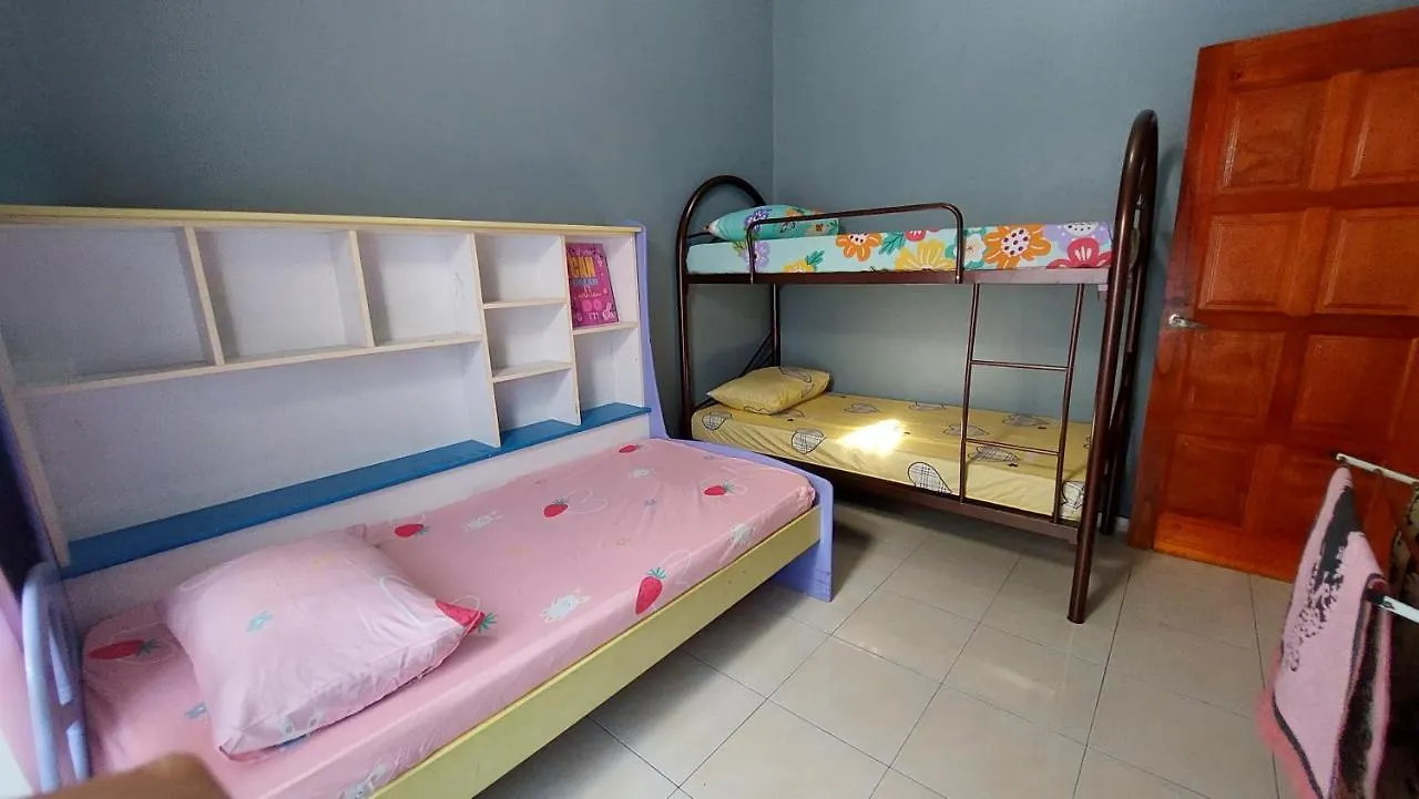 Teratak Azhan Homestay Kampong Sungai Putat Holiday home
